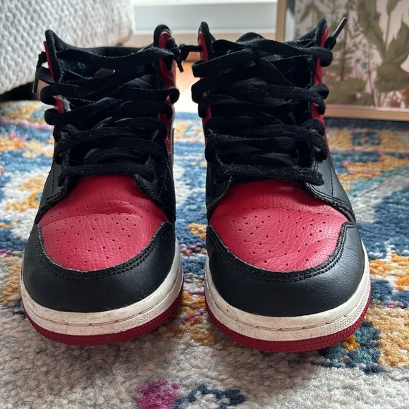 Air Jordan, black and red low top sneakers - Picture 6 of 6